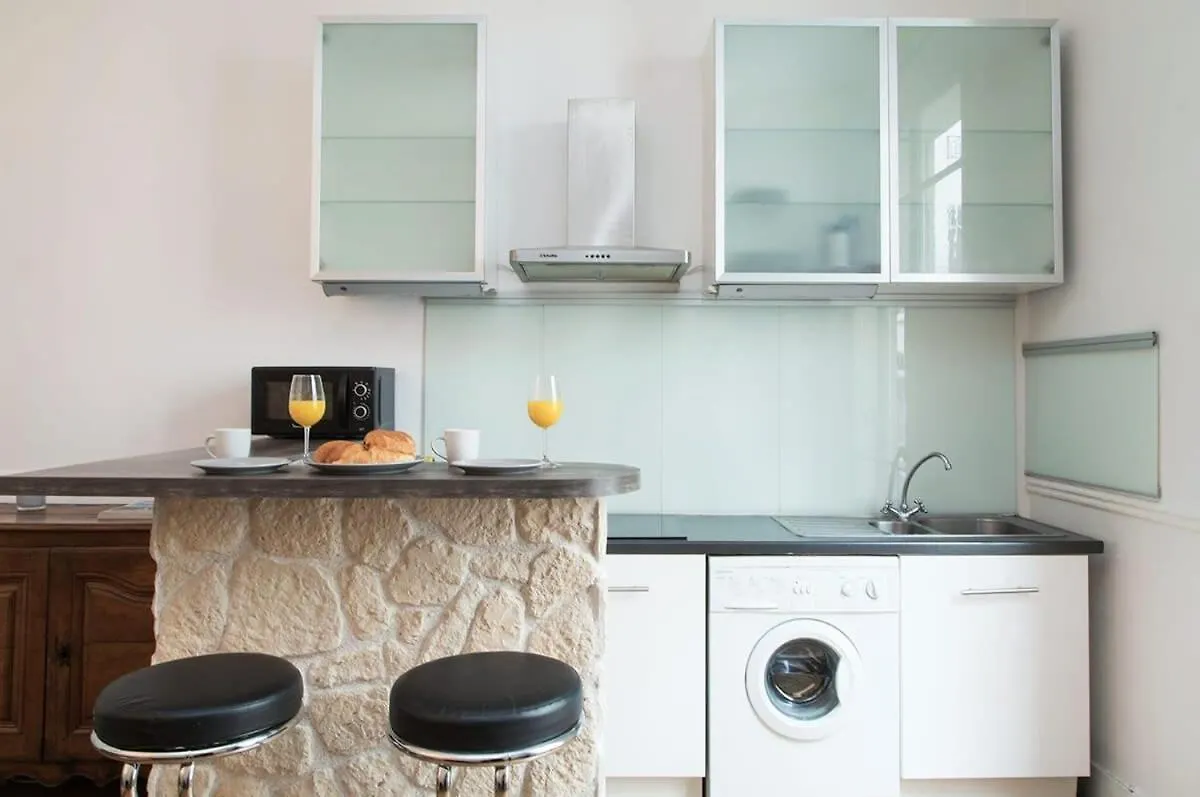Quartier Montorgueil & Near Le Marais - Cityapartmentstay Paris France
